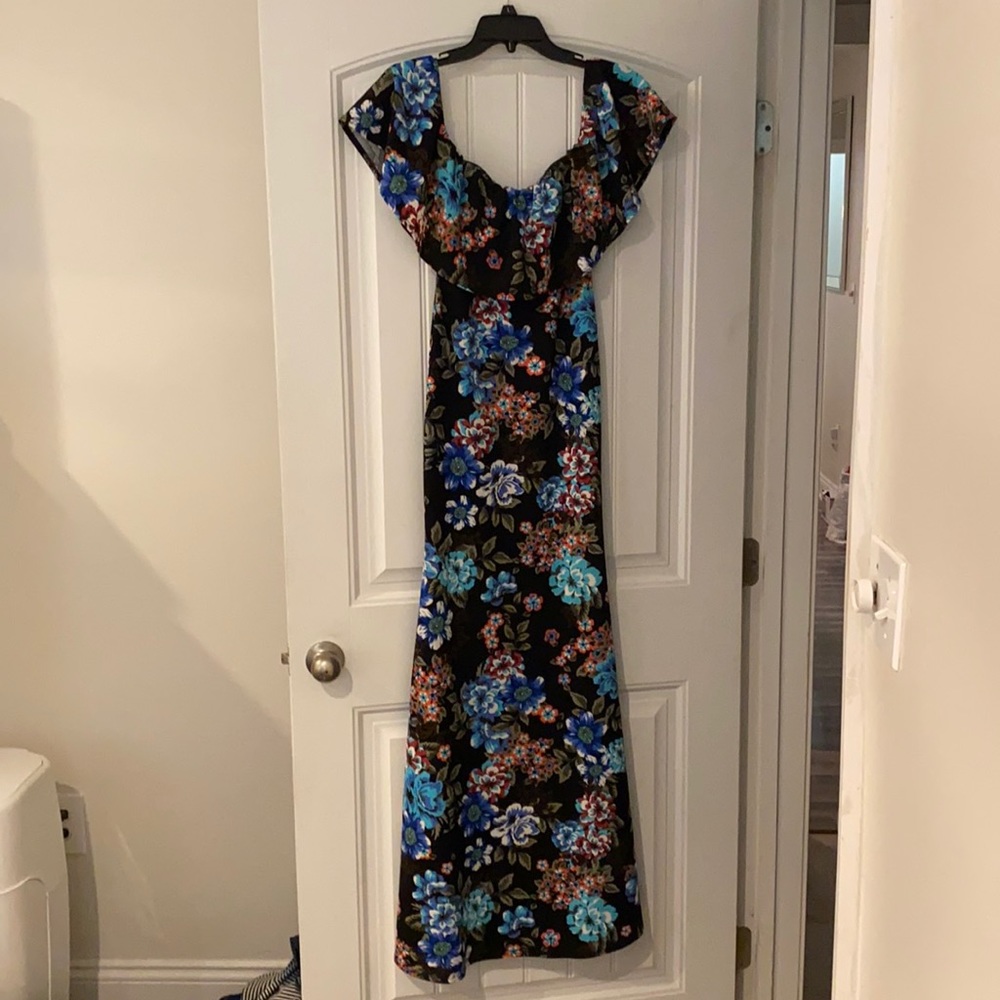 Flowery Mermaid fit maxi dress.